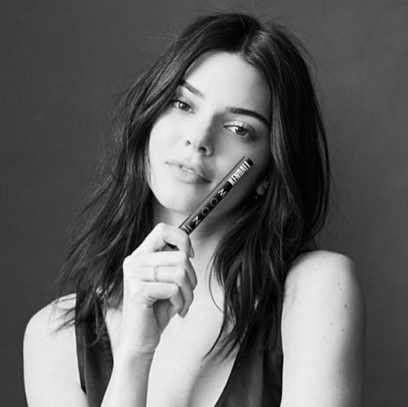 Vanilla Mint Kendall Jenner Moon Pen Moon Teeth Whitening Pen